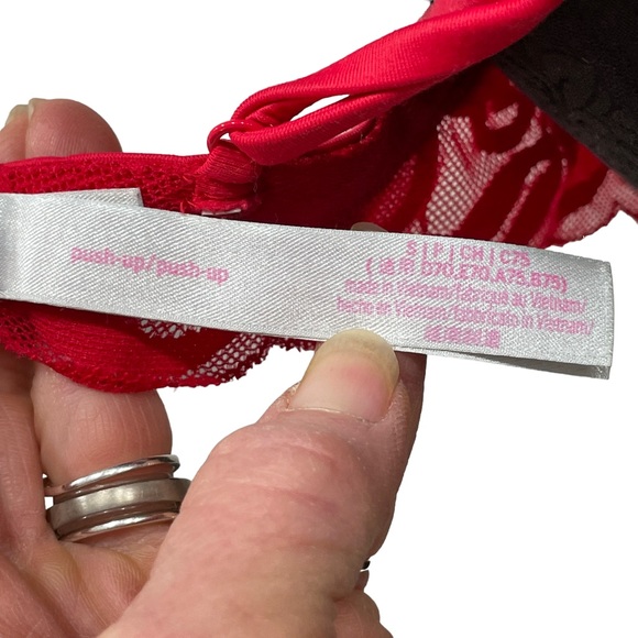 Victoria’s Secret PINK red valentine lace push up bra. Small. - Picture 6 of 8